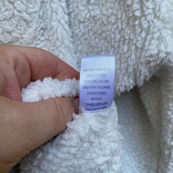 Pac Sun Unisex Faux Fur White Shacket I Size: M/L - Picture 13 of 14